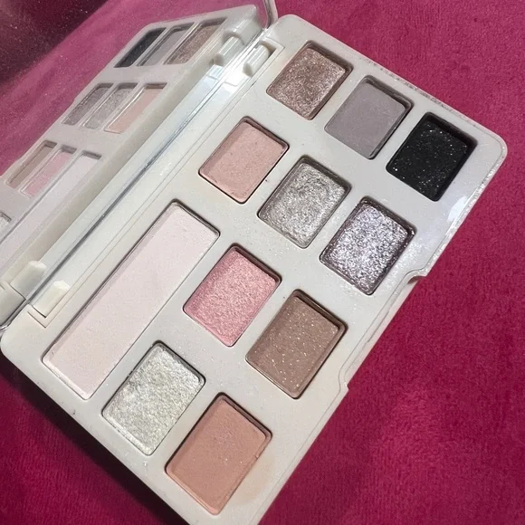 Too Faced White Chocolate Eyeshadow Palette - Picture 2 of 2
